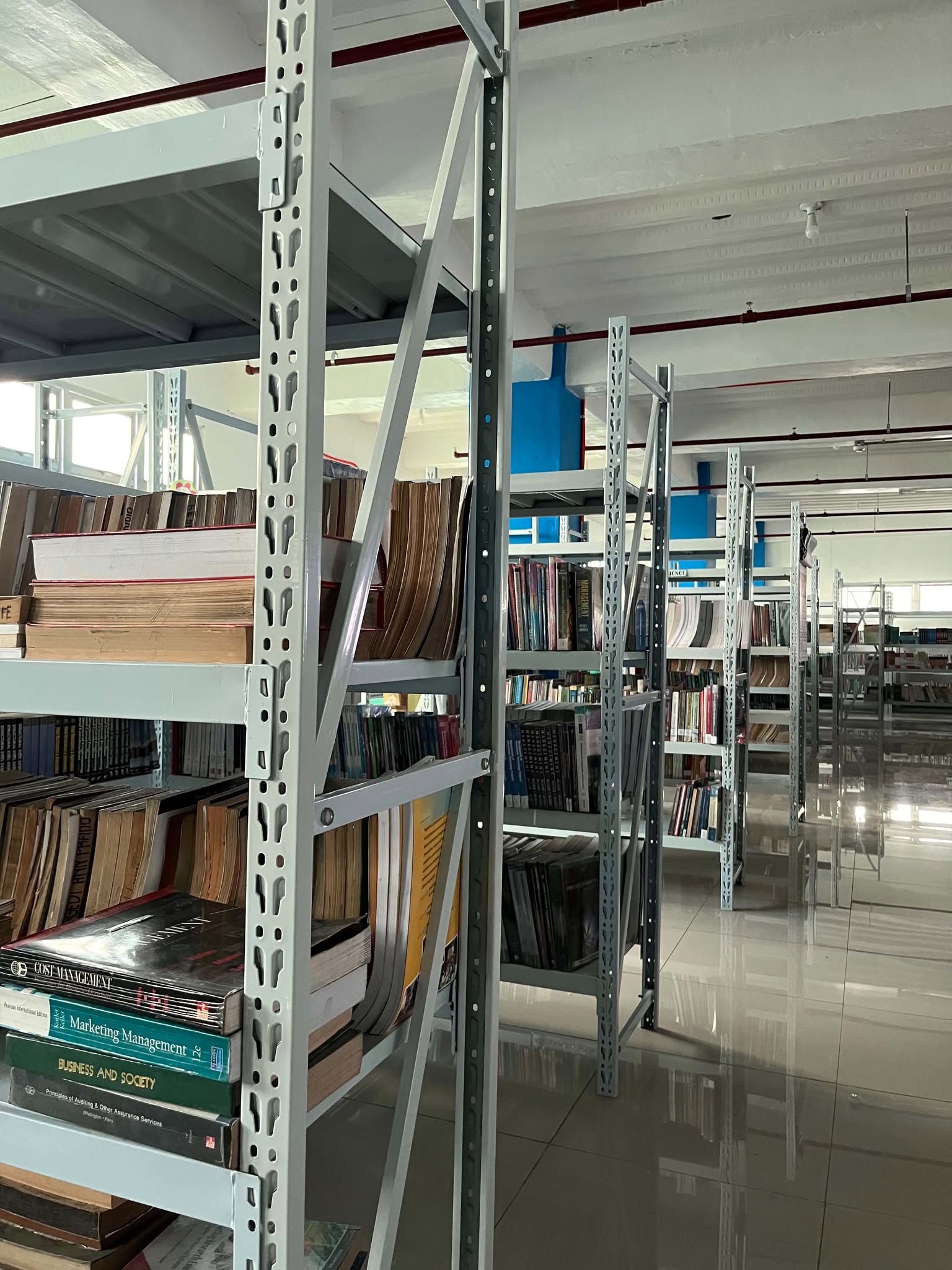 READ@LCC Library Interior